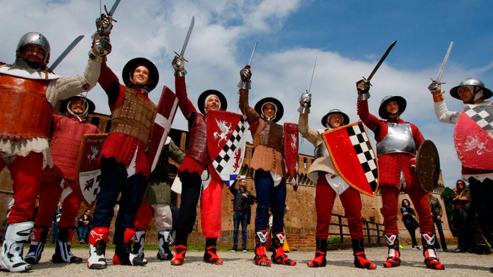 Los 'caballeros' de Superbike se baten en Imola | Ver