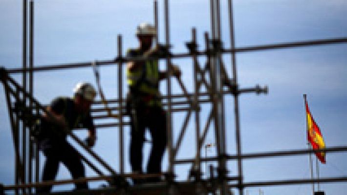 Telediario 1 - El PIB de España mantiene su crecimiento trimestral en el 0,8% entre enero y marzo