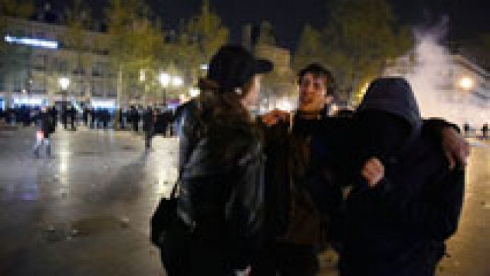 Decenas de detenidos en el desalojo de los concentrados en la Plaza de la República en París