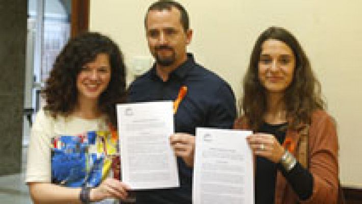 Telediario 1 - Podemos propone "poner límites" a la propiedad cruzada en medios de comunicación