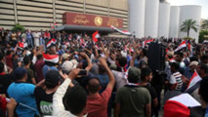 Cientos de chiíes entran en Zona Verde de Bagdad y exigen un gobierno tecnócrata