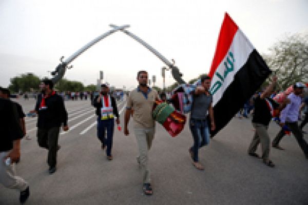 Los seguidores del líder chií Muqtada al Sadr se retiran de la Zona Verde de Bagdad