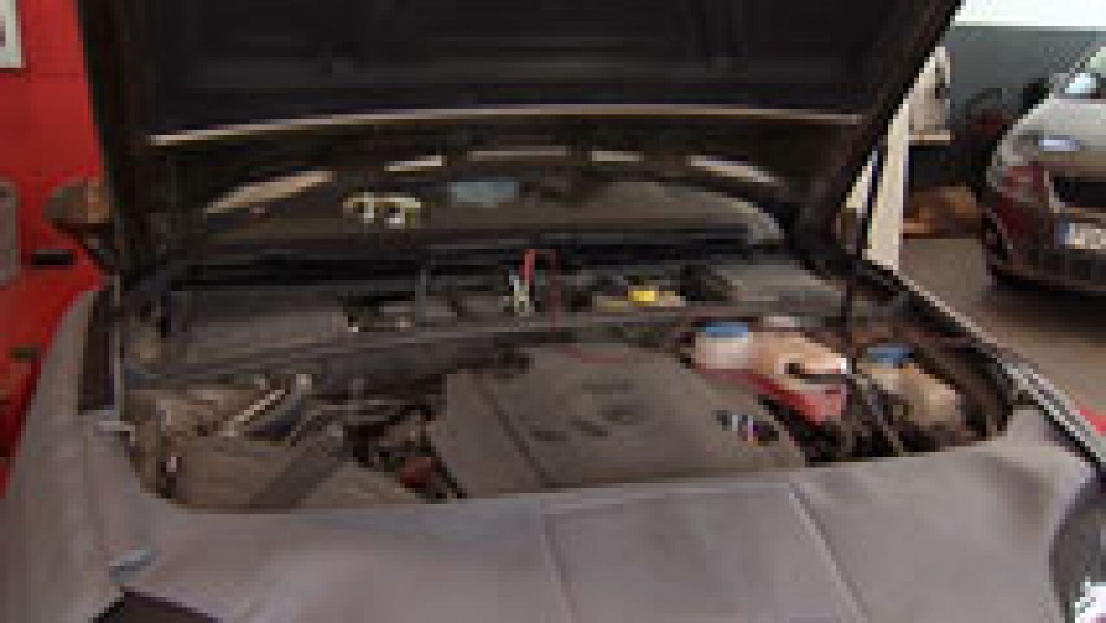 Telediario 1: SEAT empieza a reparar los coches afectados por el escándalo de los motores trucados | RTVE Play