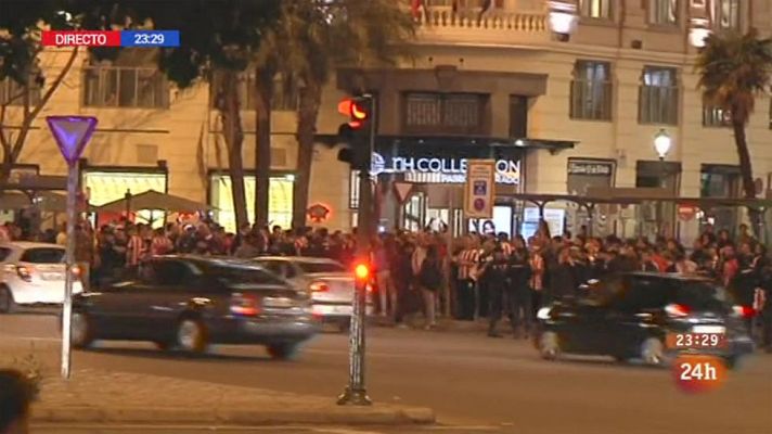 La noche en 24h - Decenas de 'colchoneros' celebran en Neptuno que el Atlético está en la final de la Champions