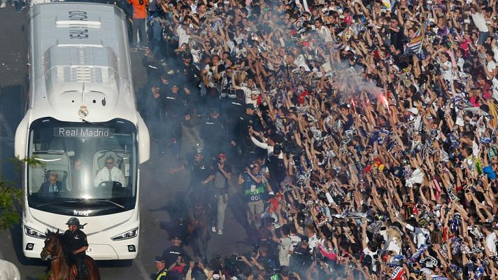Telediario 1 - Así se ha vivido la llegada del Madrid al Bernabéu