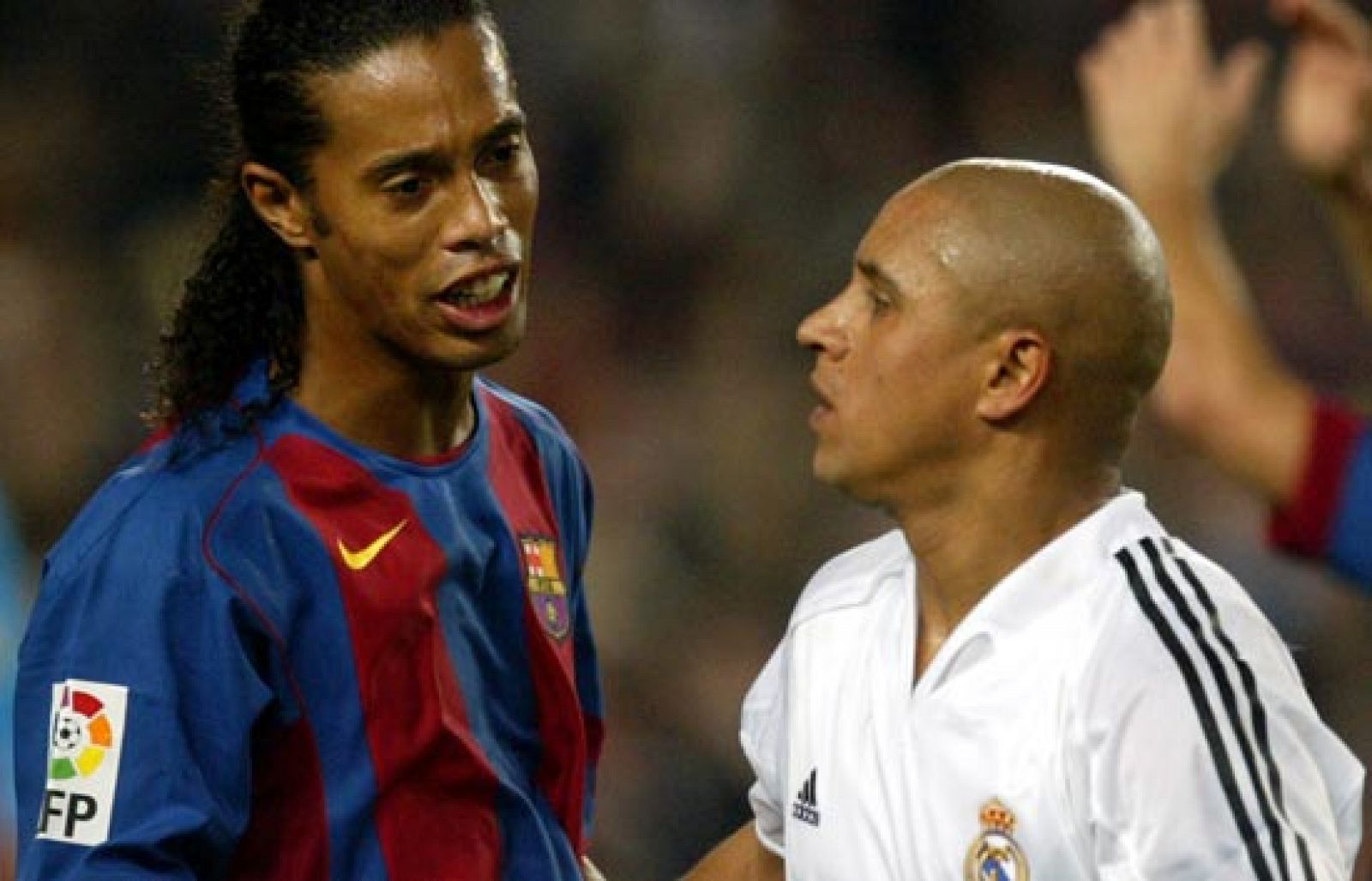 Un Barça arrollador ponía la directa para lograr el primer título liguero de la era Rijkaard. Eto'o fue la pesadilla de Íker Casillas.  