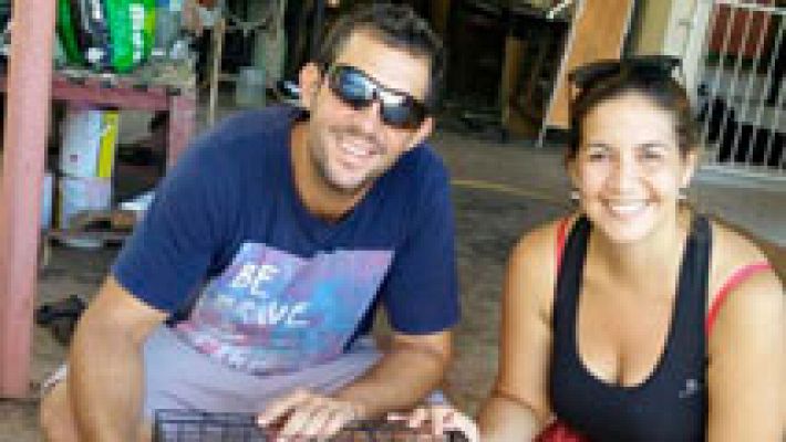 Telediario 1 - Se refuerza el dispositivo de búsqueda de los dos jóvenes españoles desaparecidos en Malasia