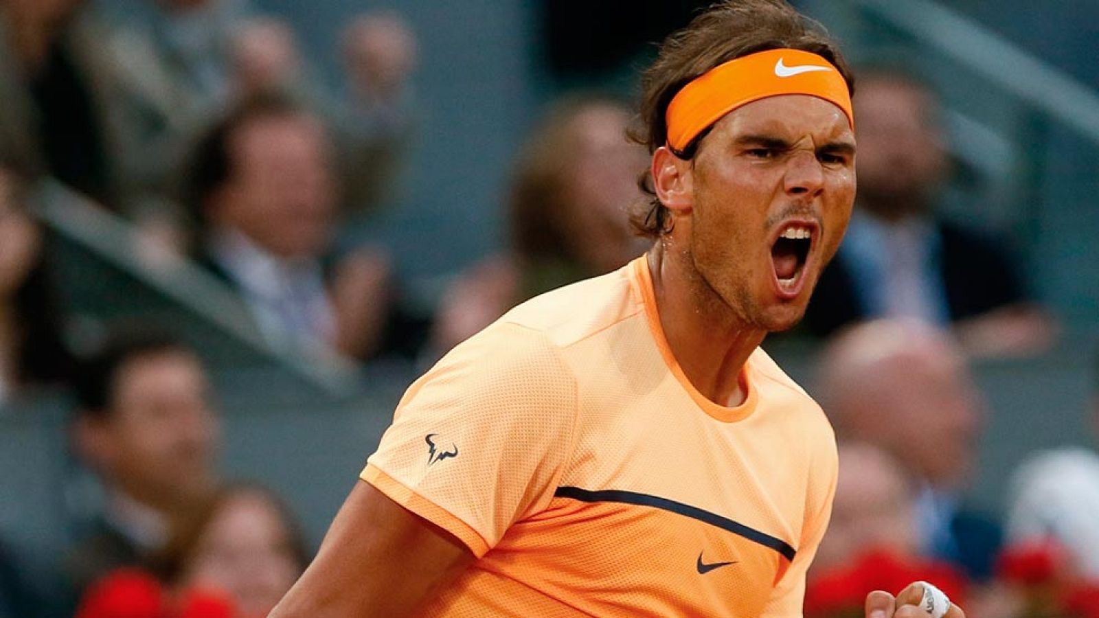 Tras las eliminaciones de David Ferrer a manos de Berdych y de Roberto Bautista a manos de Djokovic, Rafa Nadal es la única bala que le queda al tenis español -en el cuadro femenino tampoco quedan representantes- de ganar el Mutua Madrid Open 2016. Y es que el de Manacor se ha impuesto al estadounidense Sam Querrey en la pista central de la Caja Mágica por 6-4 y 6-2. [Madrid Open en directo hasta el 8 de mayo en TVE y RTVE.es]