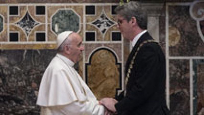 El papa recibe el premio Carlomagno