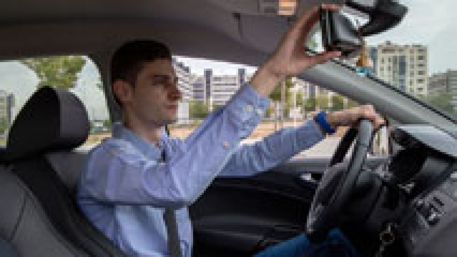 Según un estudio de aseguradoras de automóviles, los conductores que más siniestros producen al aparcar son varones y jóvenes