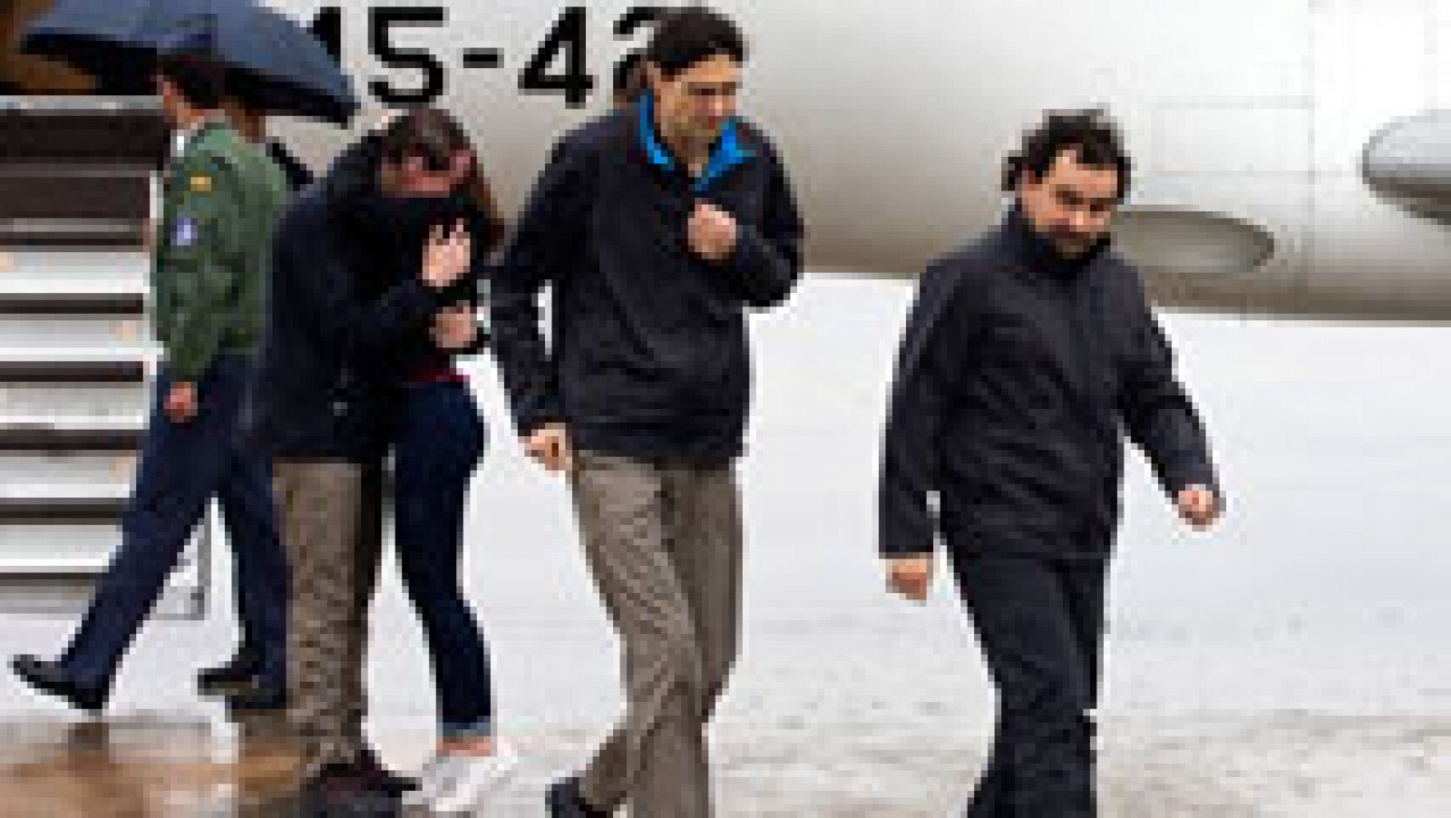 Informativo 24h: Los tres periodistas liberados tras casi un año de secuestro en Siria llegan a España | RTVE Play