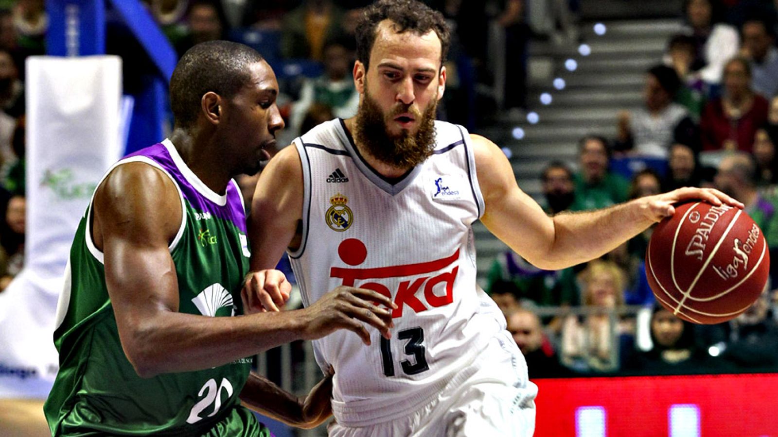 El Real Madrid continEl Real Madrid continúa persiguiendo la primera posición de la Liga Endesa, después de derrotar al Unicaja en Málaga, gracias a un último cuarto en el que los blancos fueron muy superiores.