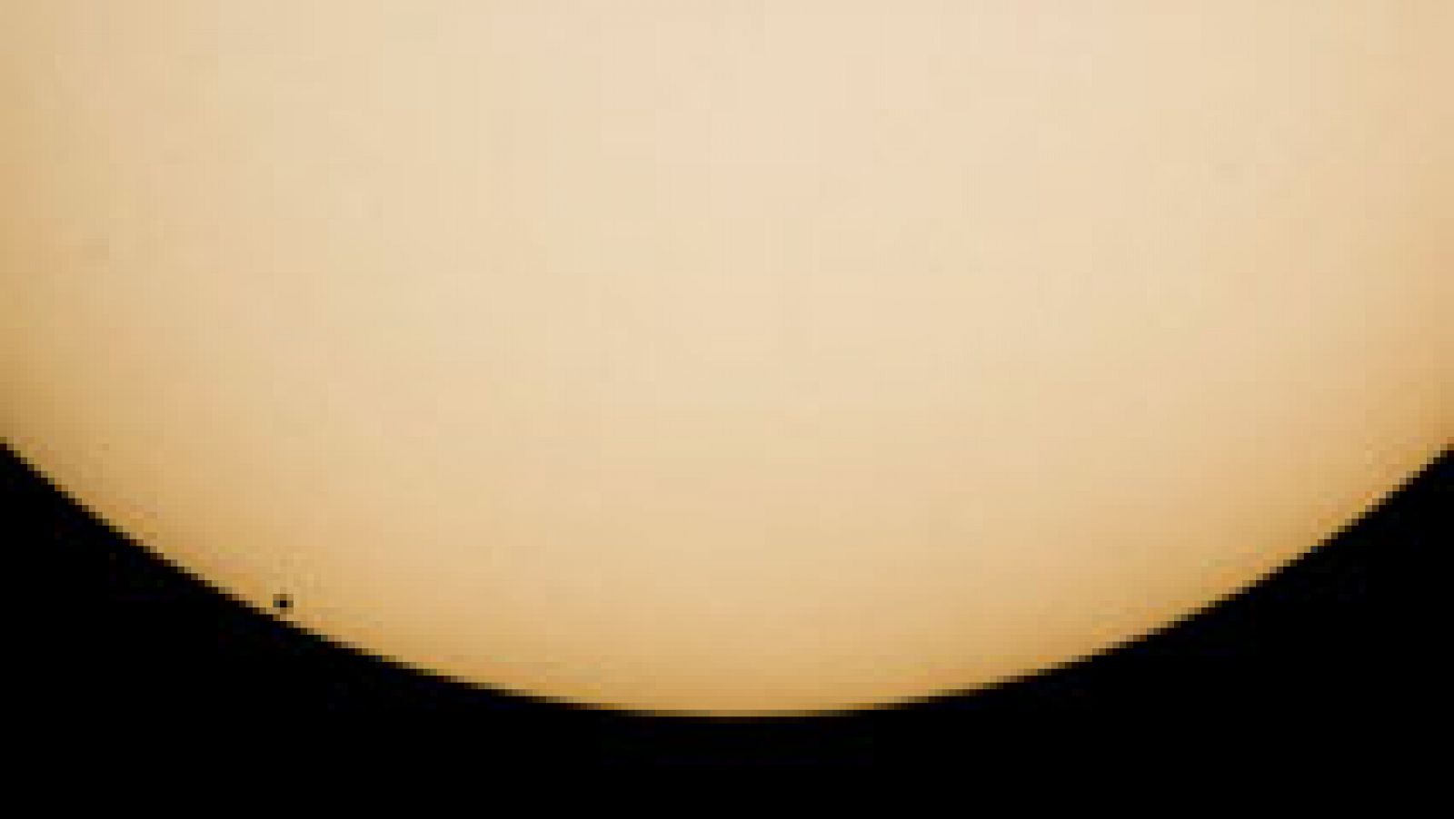 Telediario 1: Mercurio cruza hoy por delante de la esfera solar | RTVE Play