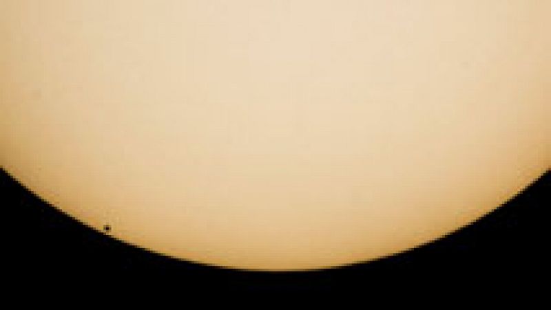 Mercurio cruza hoy por delante de la esfera solar