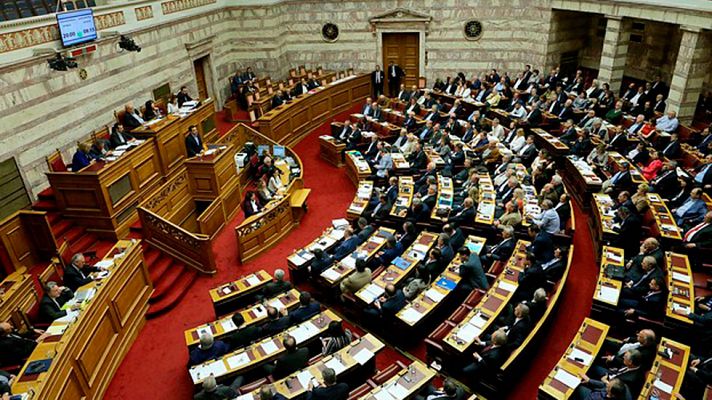 El parlamento griego aprueba la reforma fiscal y de las pensiones