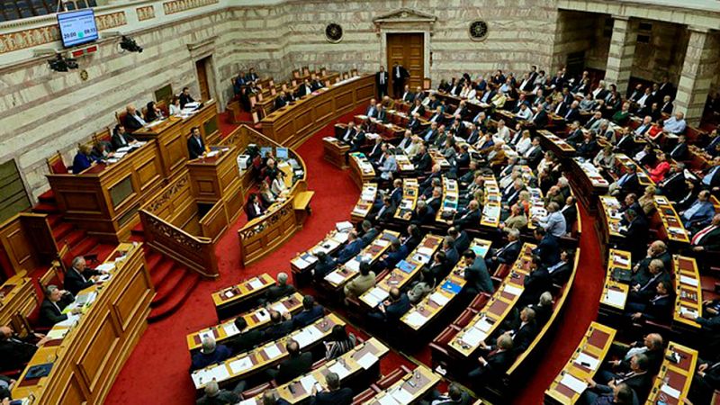 El parlamento griego aprueba la reforma fiscal y de las pensiones