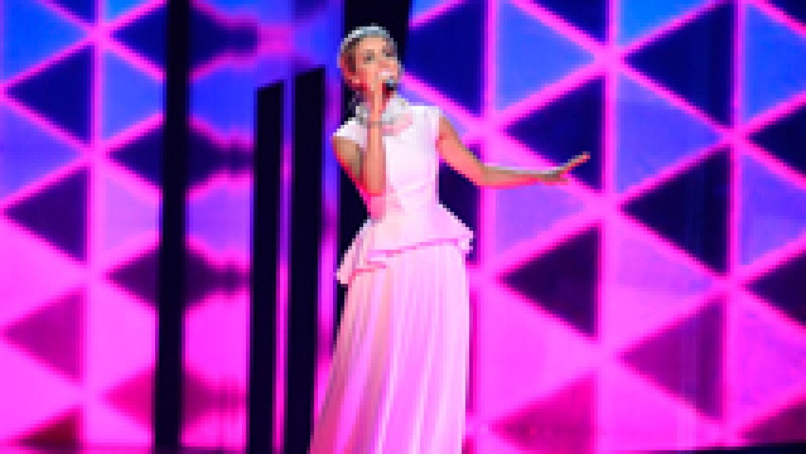 Eurovisión 2016 - Semifinal 1 - República Checa: Gabriela Guncíková canta 'I Stand'