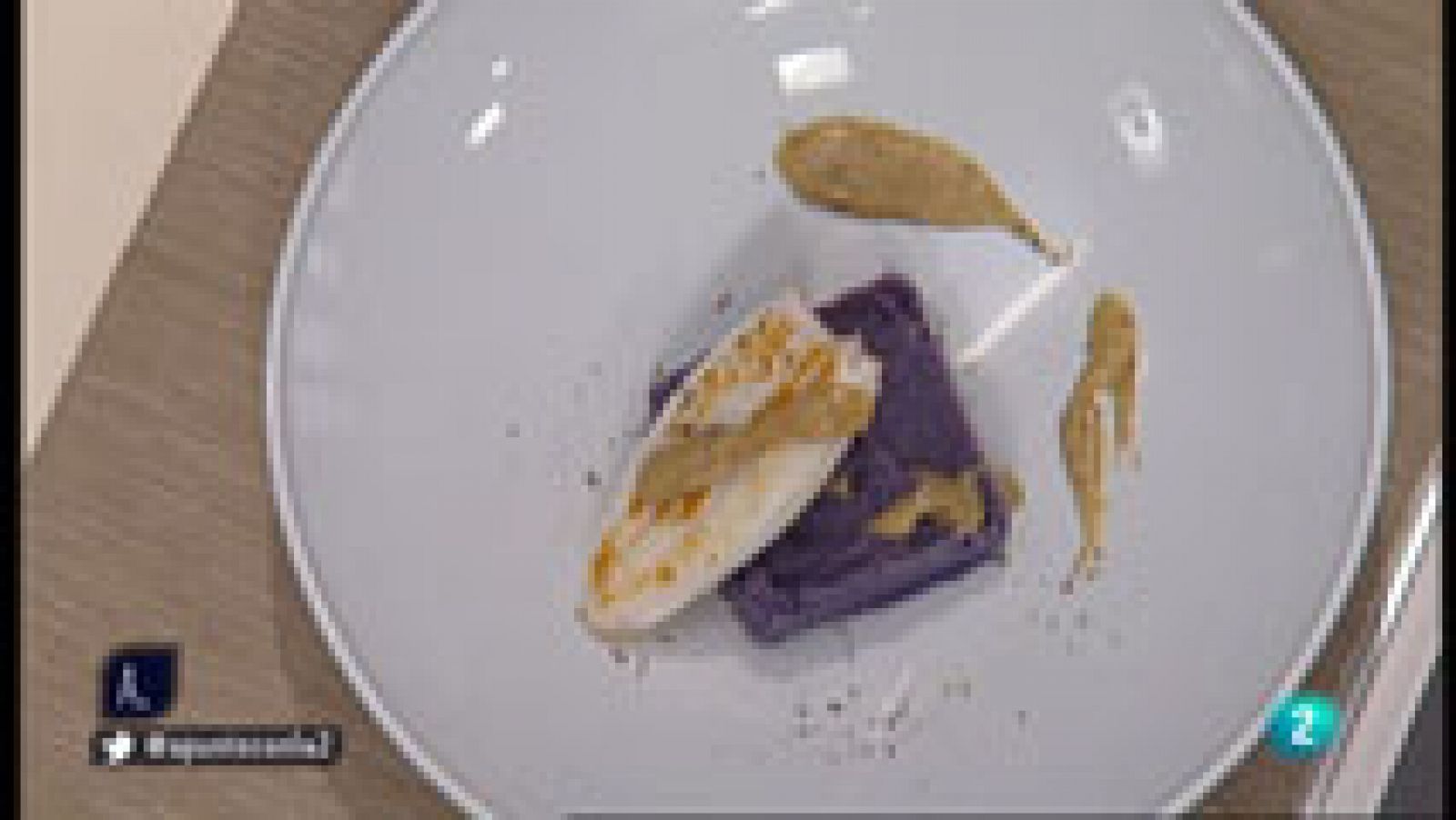 RTVE Cocina: Parmentier de patata violeta con chipirones | RTVE Play