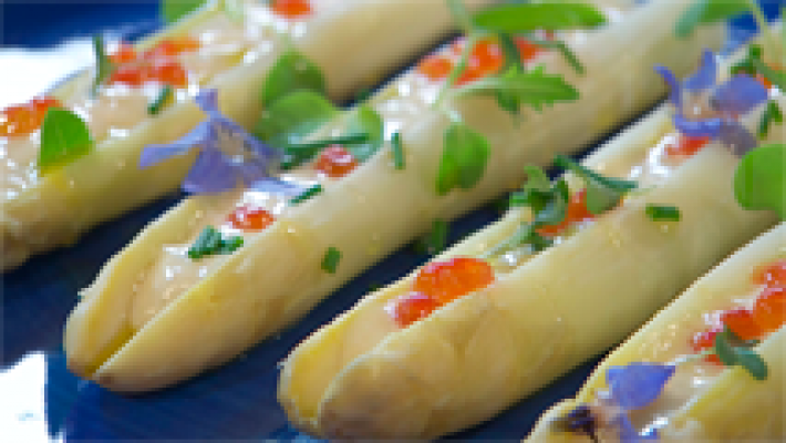 RTVE Cocina - Receta de Espárragos con mayonesa de anchoas y lima