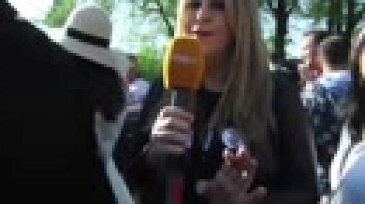 Eurovisión - Barei se encuentra con fans en el Eurovillage