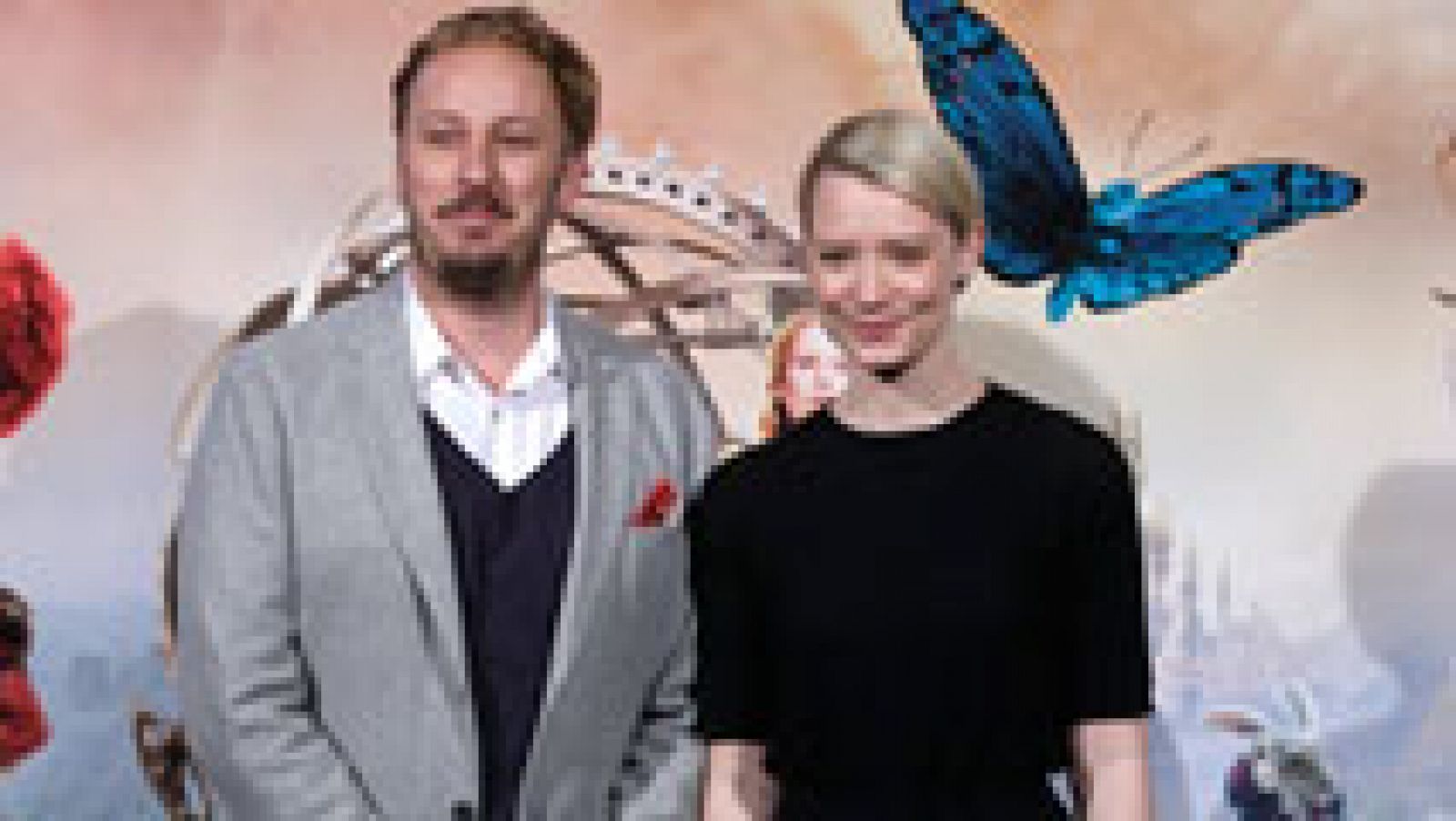 RTVE.es entrevista a Mia Wasikowska y James Bobin, protagonista y director de 'Alicia a través del espejo'
