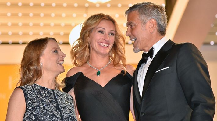 Telediario 1 - Julia Roberts pisa por primera vez la alfombra roja de Cannes