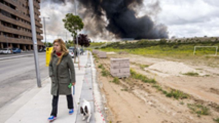 Así han vivido los vecinos el incendio del cementerio de neumáticos de Seseña