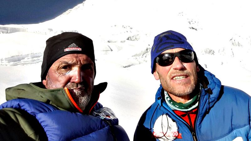Juanito Oiarzabal y Alberto Zerain han alcanzado los 7.100 metros de altura en el Dhaulagiri (8.167 metros) y esperan ya desde el campo base una ventana de buen tiempo para el ataque final a la cima. 