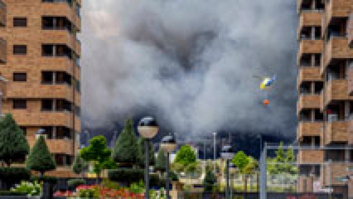 Telediario 1 - Más de 6.000 personas desalojadas por el incendio de un cementerio ilegal de neumáticos en Seseña