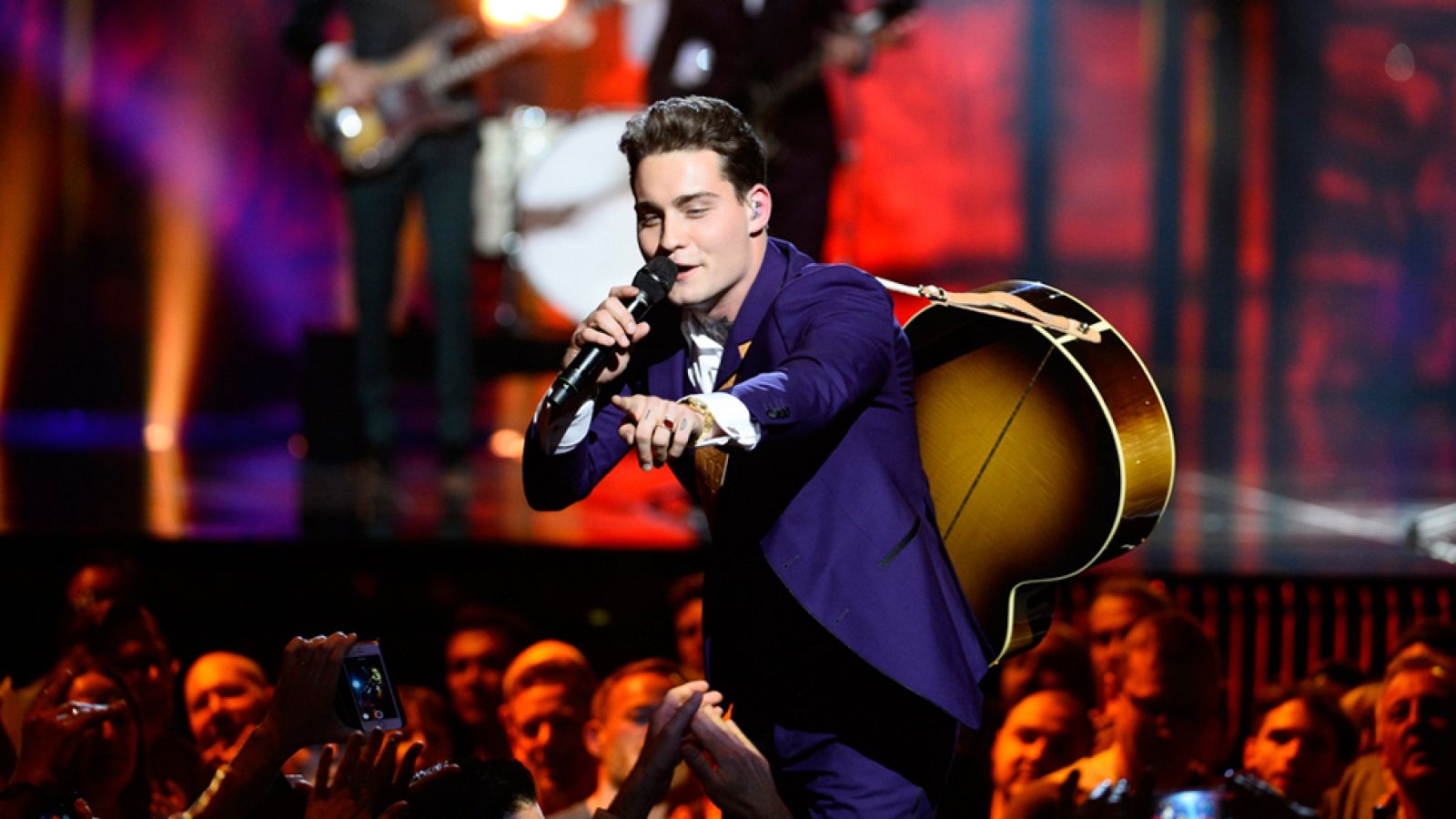 Eurovisión 2016 - Países Bajos: Douwe Bob canta 'Slow Down'