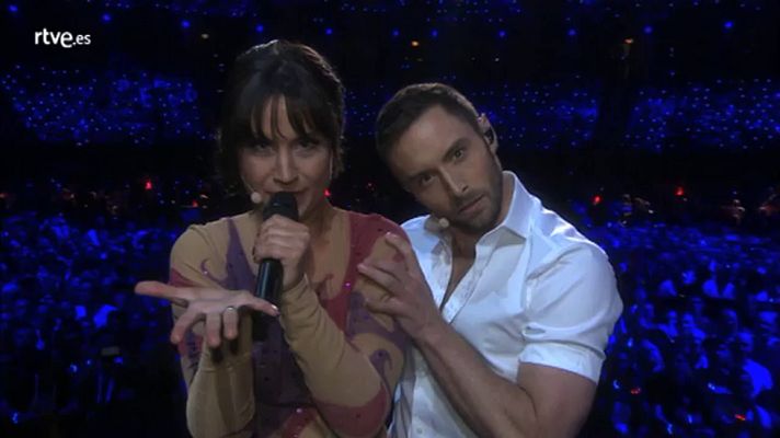 Eurovisión - Petra y Mans sorprenden con una espectacular y sensual actua