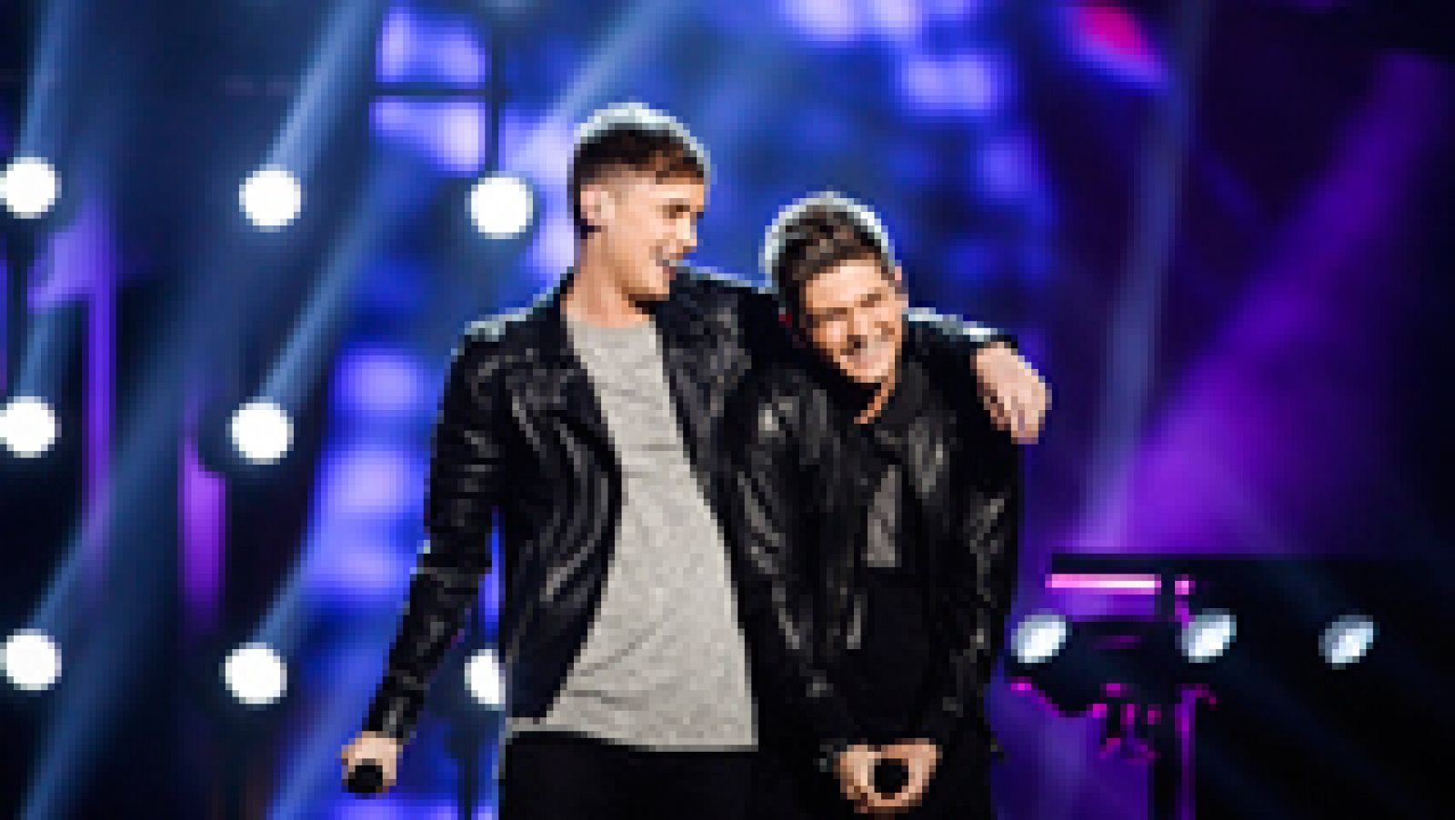 Eurovisión 2016 - Reino Unido: Joe y Jake cantan 'You are not alone'