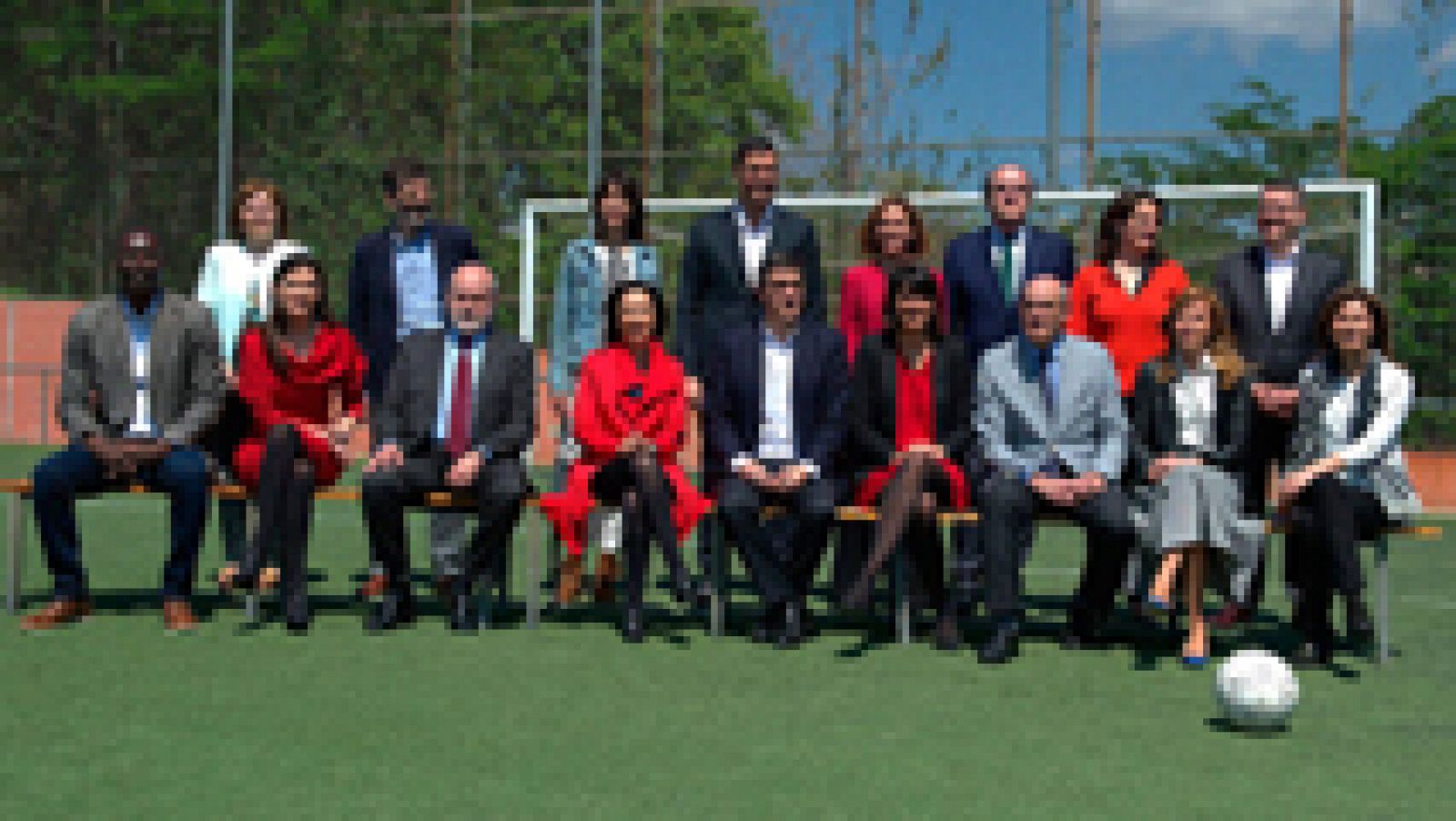 Telediario 1: Sánchez presenta a su equipo para "el gobierno del cambio" | RTVE Play