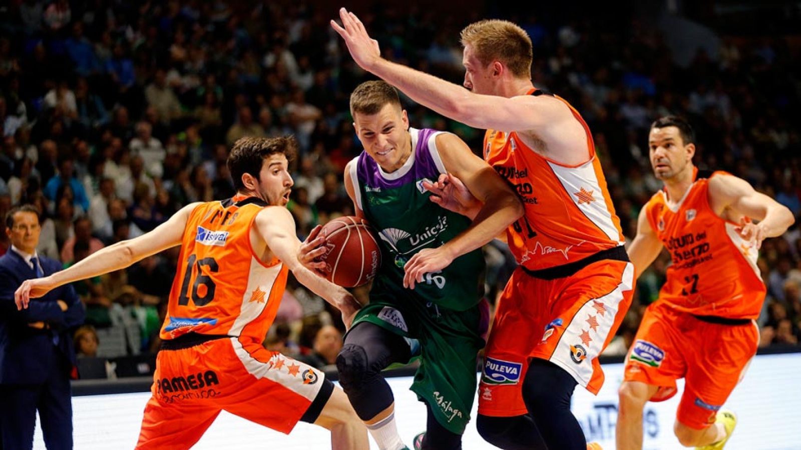 Unicaja 77-65 Valencia - Baloncesto en RTVE | Ver