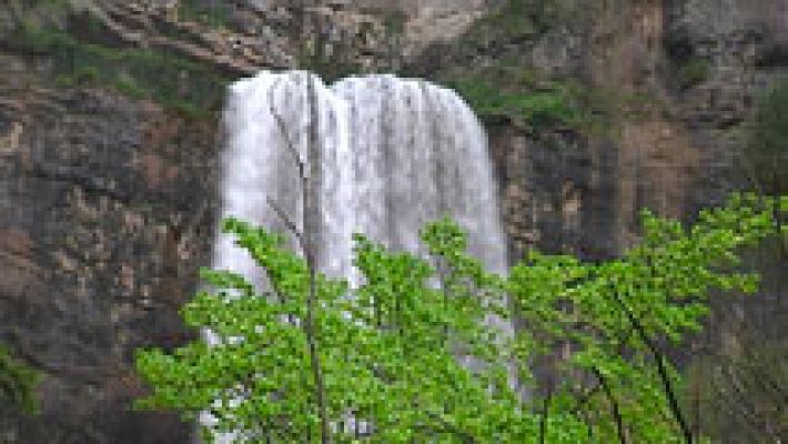 Las impresionantes cascadas del Río Mundo