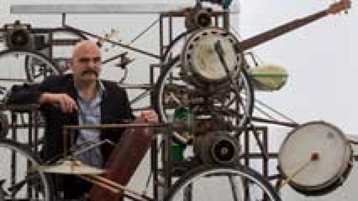 Telediario 1 - El MACBA  reúne en una exposición a lo más granado del punk desde finales de los 70