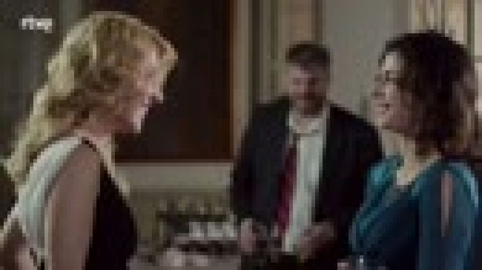 El Ministerio del Tiempo - El cuñado interrumpe a Irene y su ligue en el cóctel de la boda | Ver