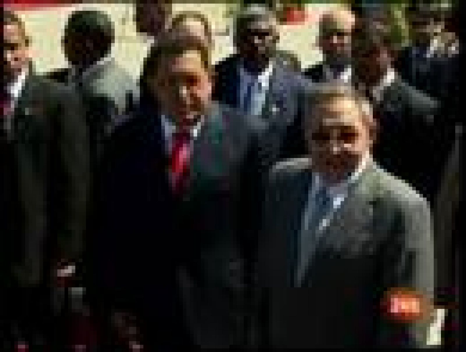  Raúl Castro visita Venezuela en su primer viaje oficial al extranjero