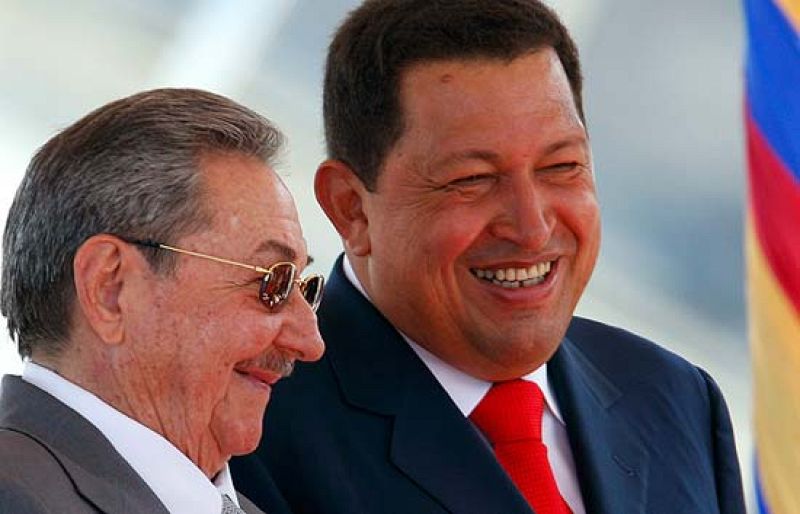  Raúl Castro visita Venezuela en su primer viaje oficial al extranjero