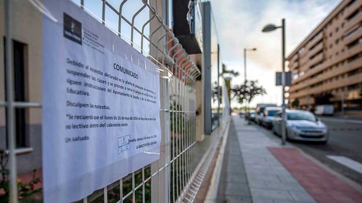 Telediario 1 - Tres de los cuatro centros escolares de Seseña retoman las clases tras el incendio del cementerio de neumáticos