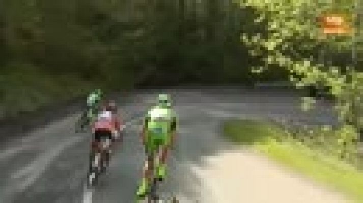 Incidente en un descenso del Giro entre Pirazzi y Cunego