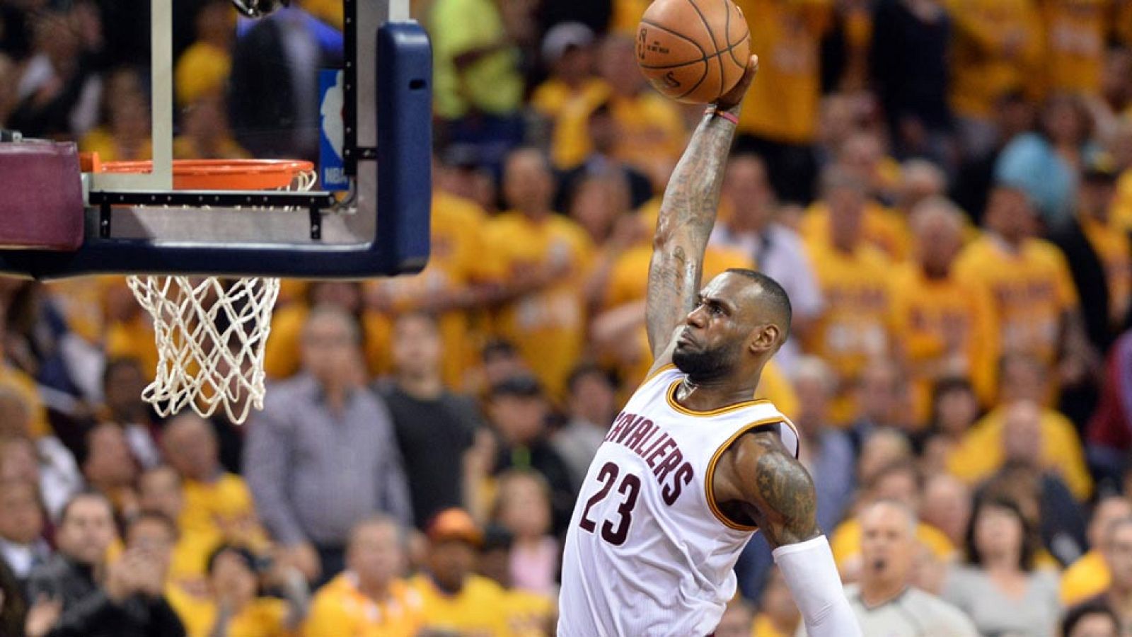Los Cavs arrollan a los Raptors