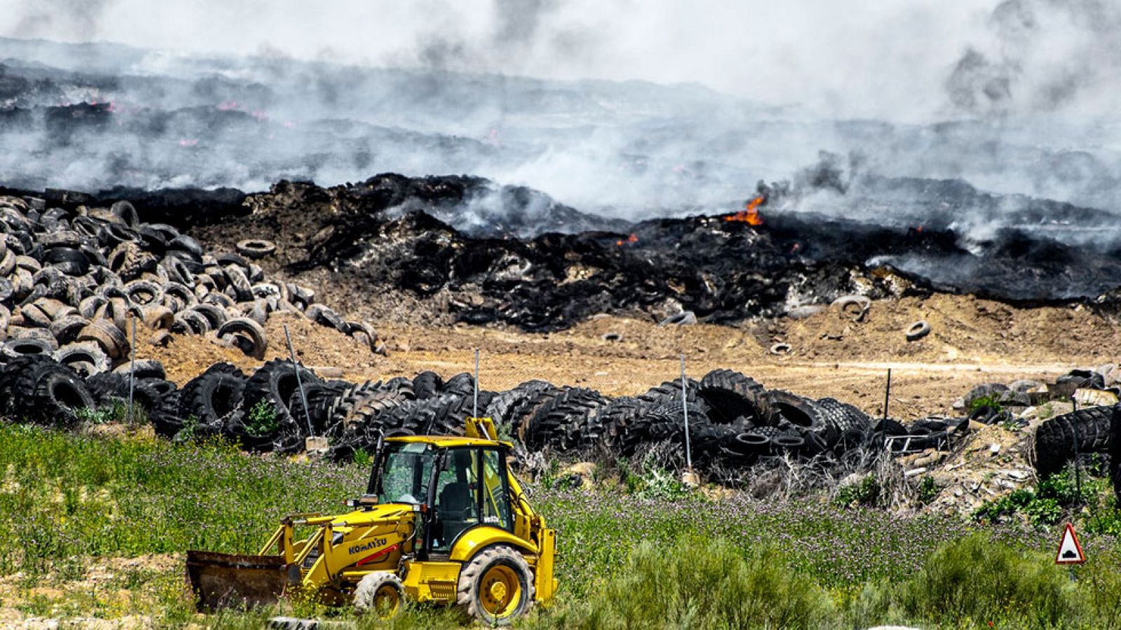 Los vecinos de Seseña piden al Ayuntamiento que cierre el colegio más cercano al incendio de los neumáticos