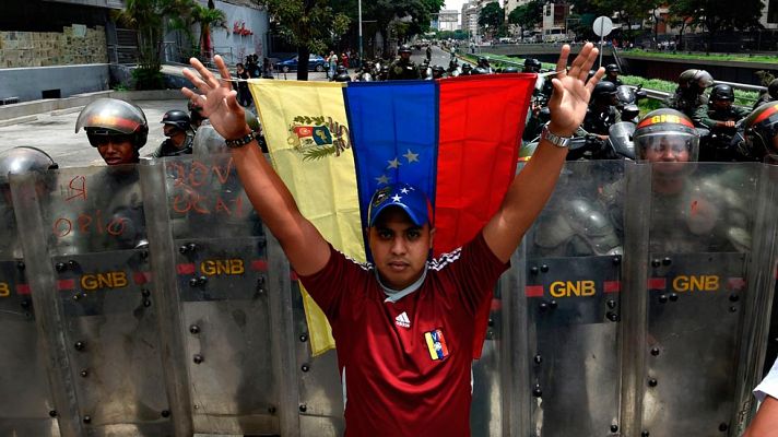 - La policía impide el recorrido de la marcha opositora en Caracas