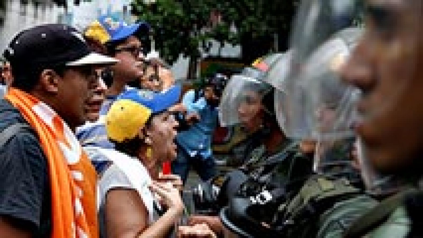 Telediario 1: La policía de Venezuela se ha enfrentado a los opositores en las calles de Caracas | RTVE Play