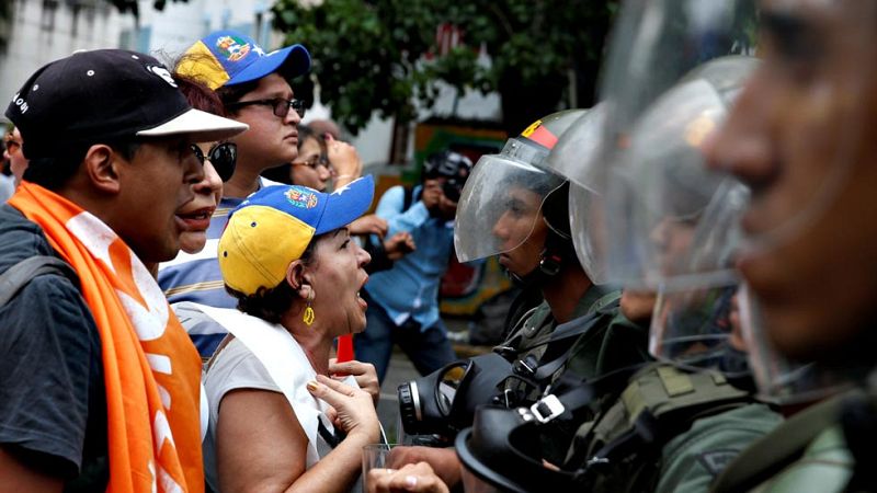 La policía de Venezuela se ha enfrentado a los opositores en las calles de Caracas