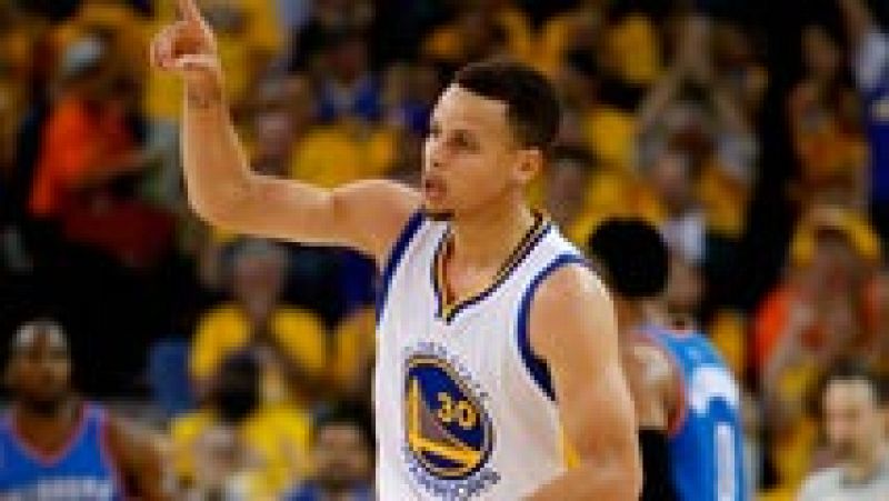 Curry se desata e iguala la serie con los Thunder
