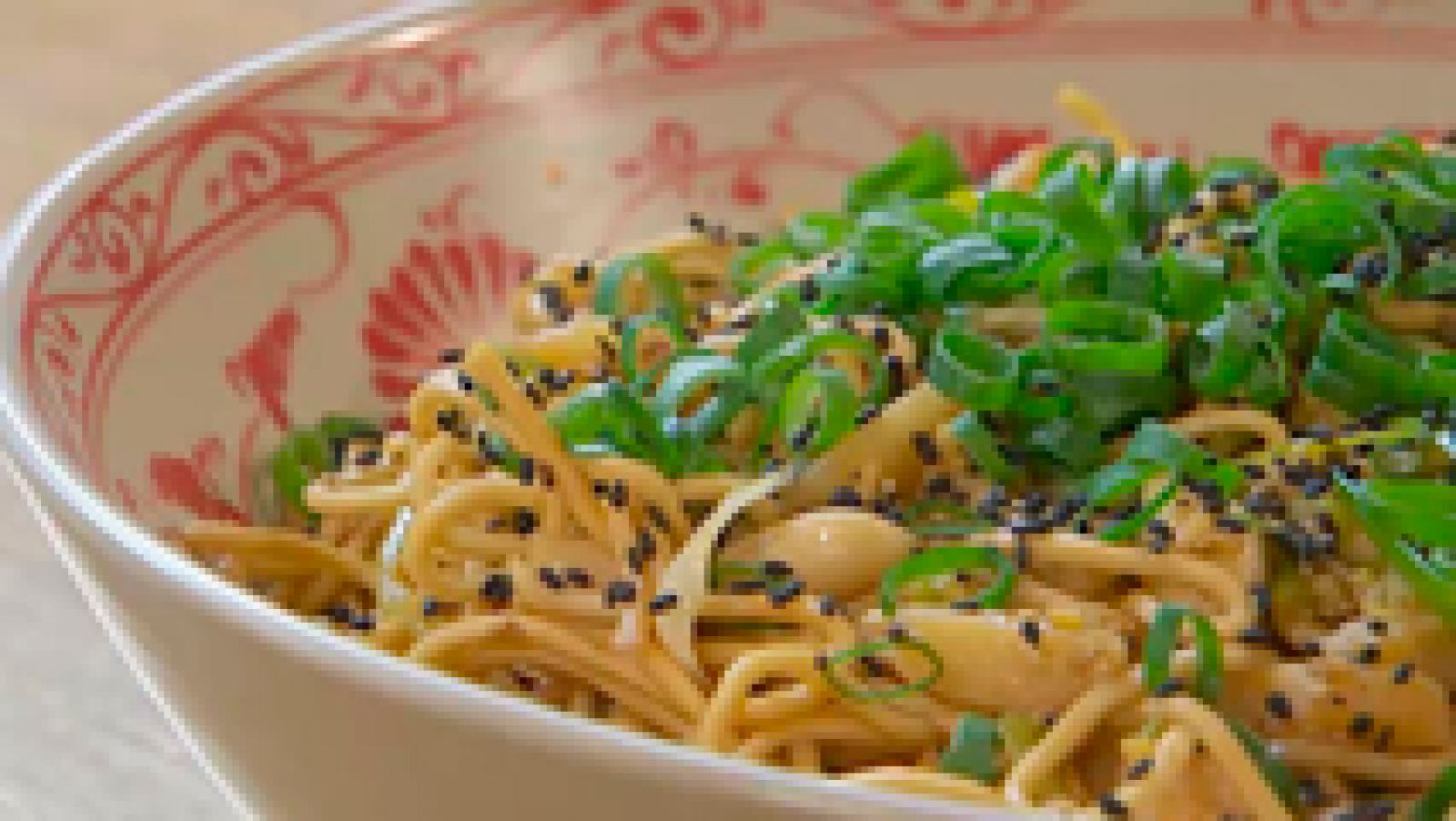 Receta de Fideos al wok con jengibre y cebolla tierna - RTVE.es