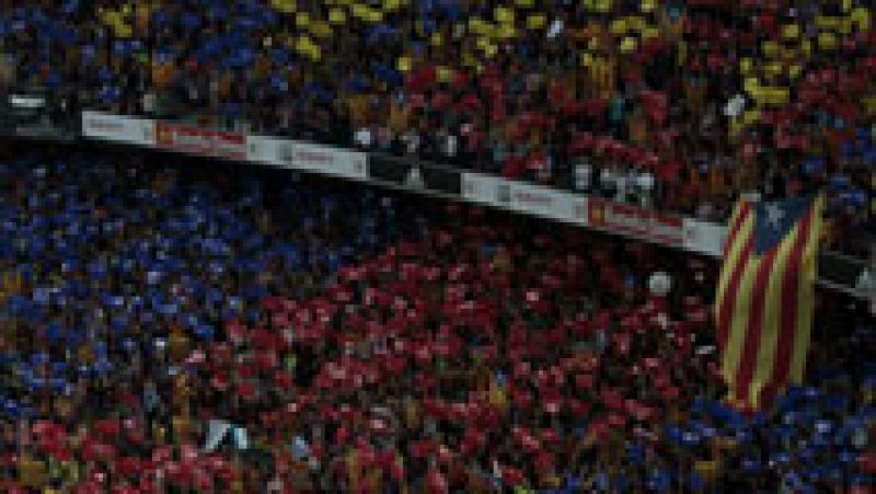 Colau califica la prohibición de las esteladas en la Copa del Rey de medida "inaceptable" mientras que el Gobierno la defiende