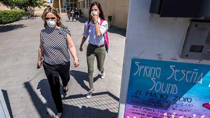 Telediario 1 - Los centros educativos de Seseña no abrirán sus puertas este viernes mientras siguen las tareas de extinción